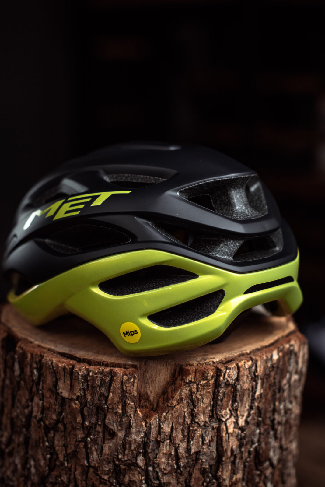 Велошлем Met Estro MIPS Black/Metallic Lime Yellow