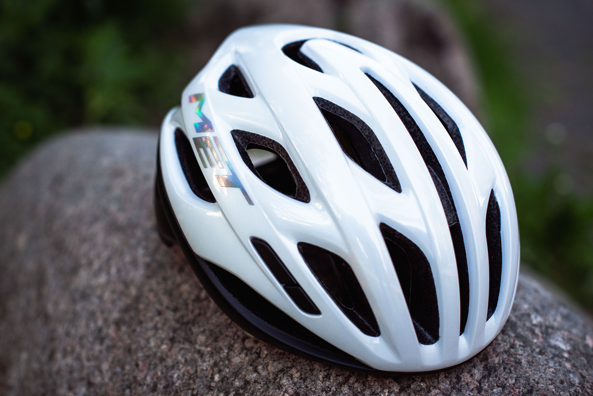 Велошлем Met Estro MIPS White Holographic