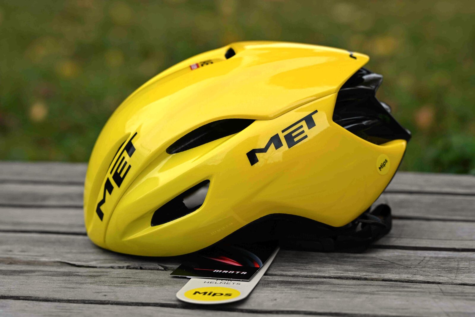 Велошлем Met Manta MIPS Jaune