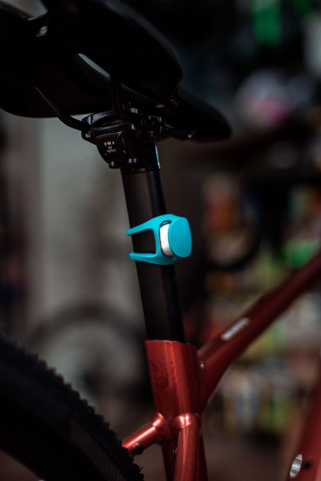 Фонарь задний Knog Frog V3 Rear Awesome Aquamarine