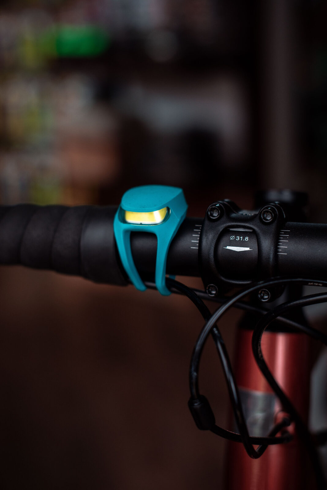 Фонарь передний Knog Frog V3 Front Awesome Aquamarine