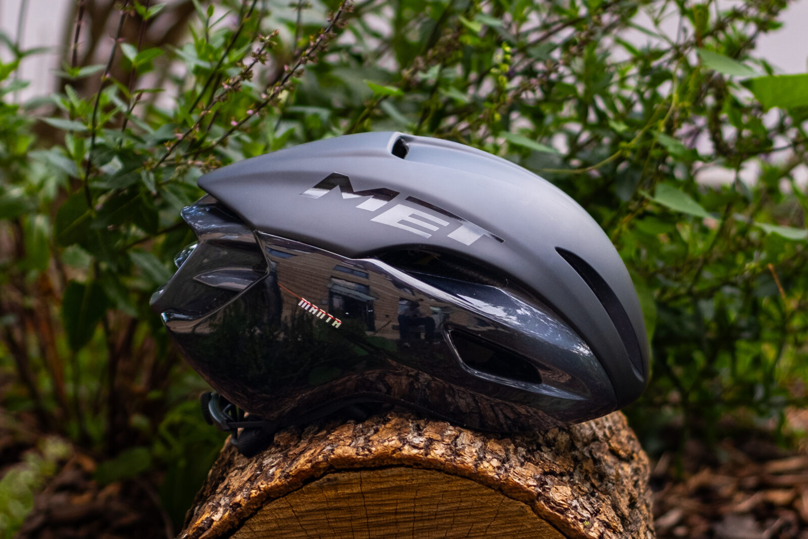 Велошлем Met Manta MIPS Black