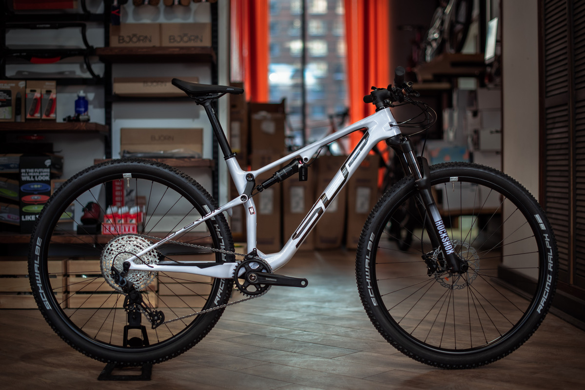 Велосипед Superior XF 929 RC Gloss White/Hologram Black