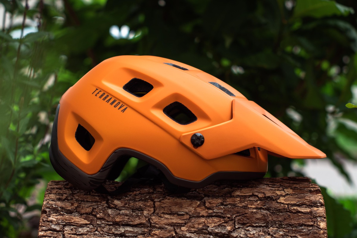 Велошлем Met Terranova MIPS Metallic Orange Titanium