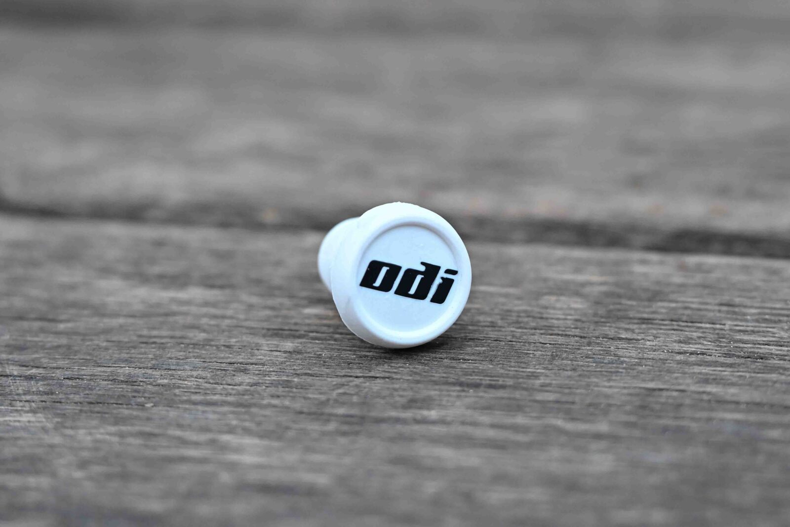 Грипстопы ODI End Plug White