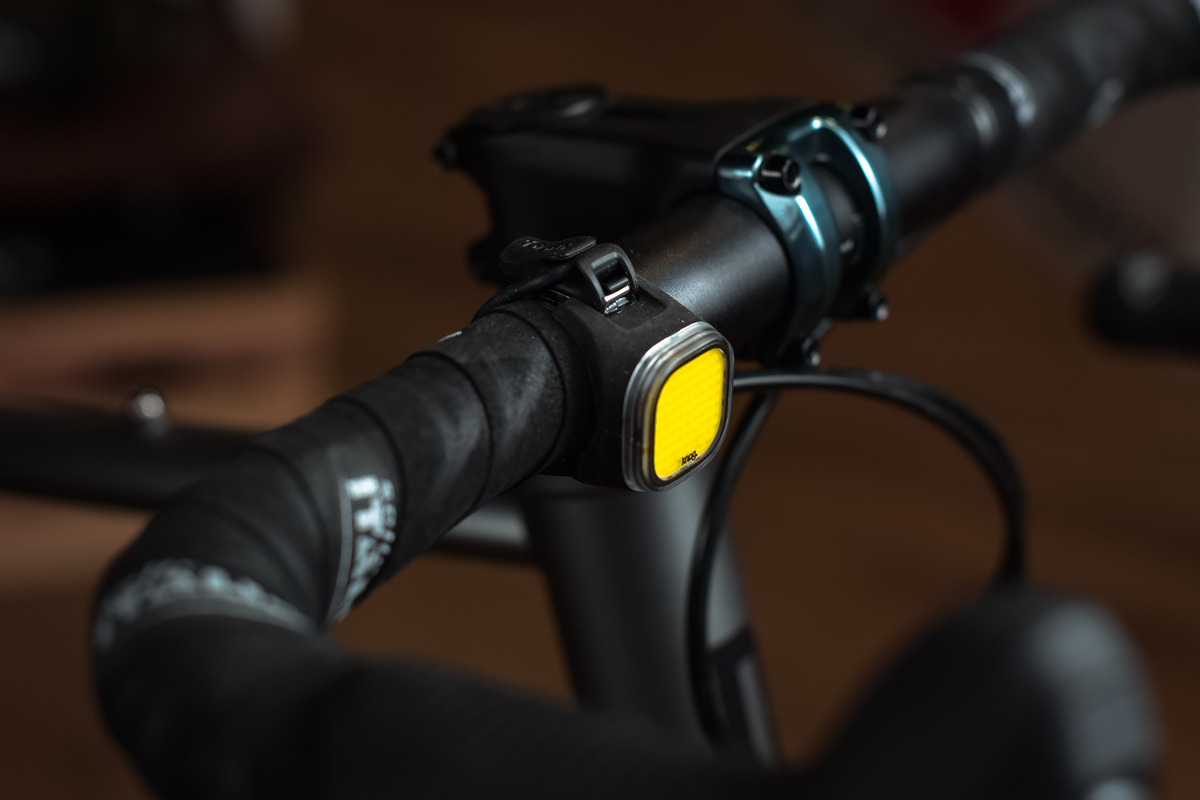 Фонарь передний Knog Blinder Mini Square Front