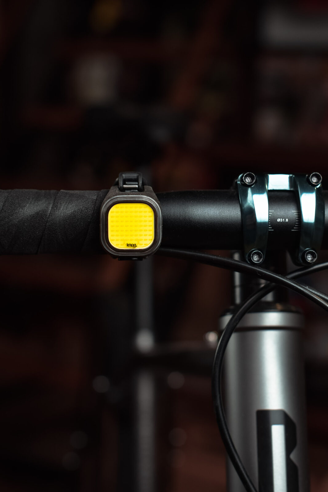 Фонарь передний Knog Blinder Mini Square Front