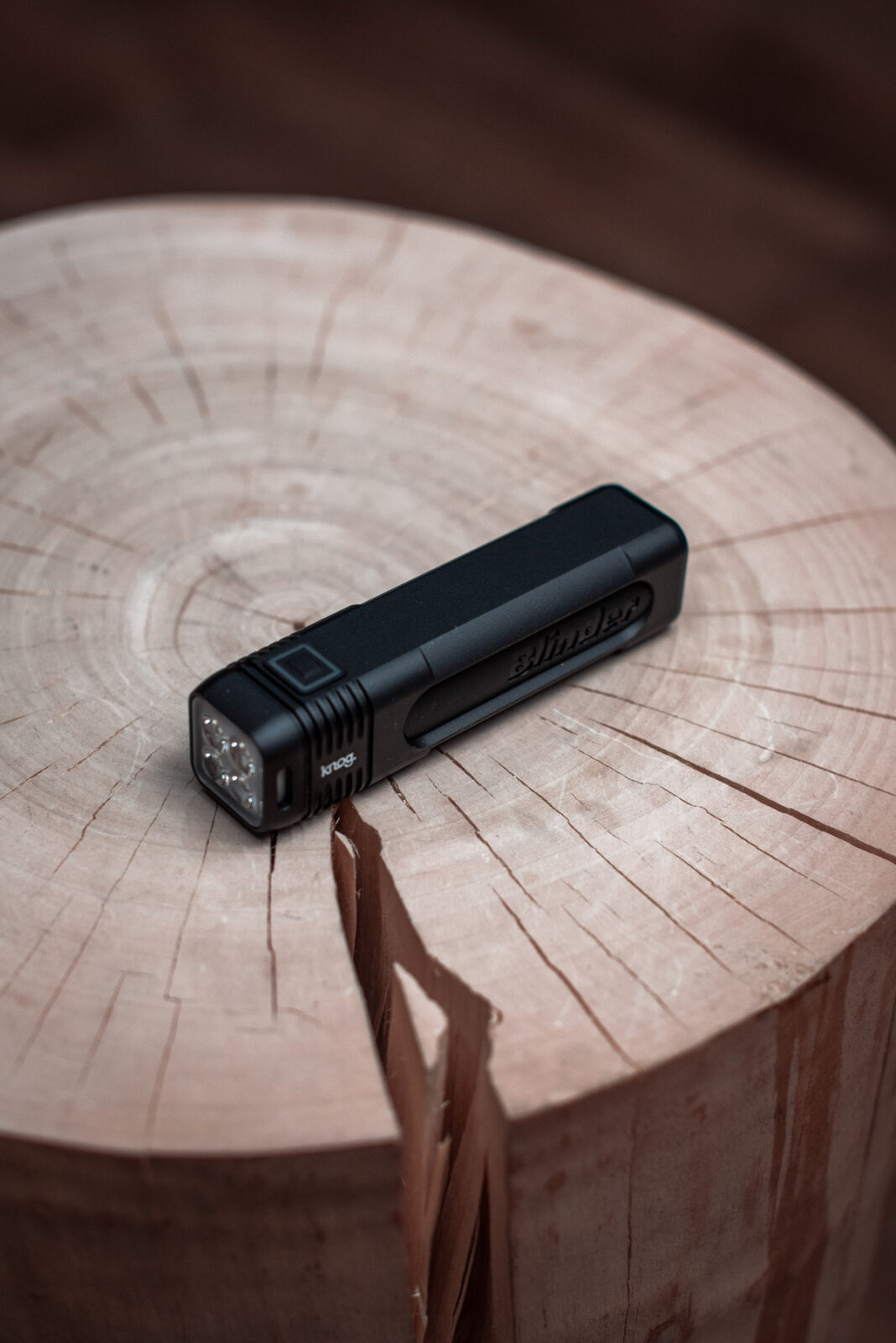Фонарь передний Knog Blinder 900